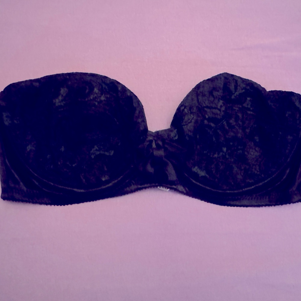 Vintage Victoria’s Secret black lace strapless bra 36C